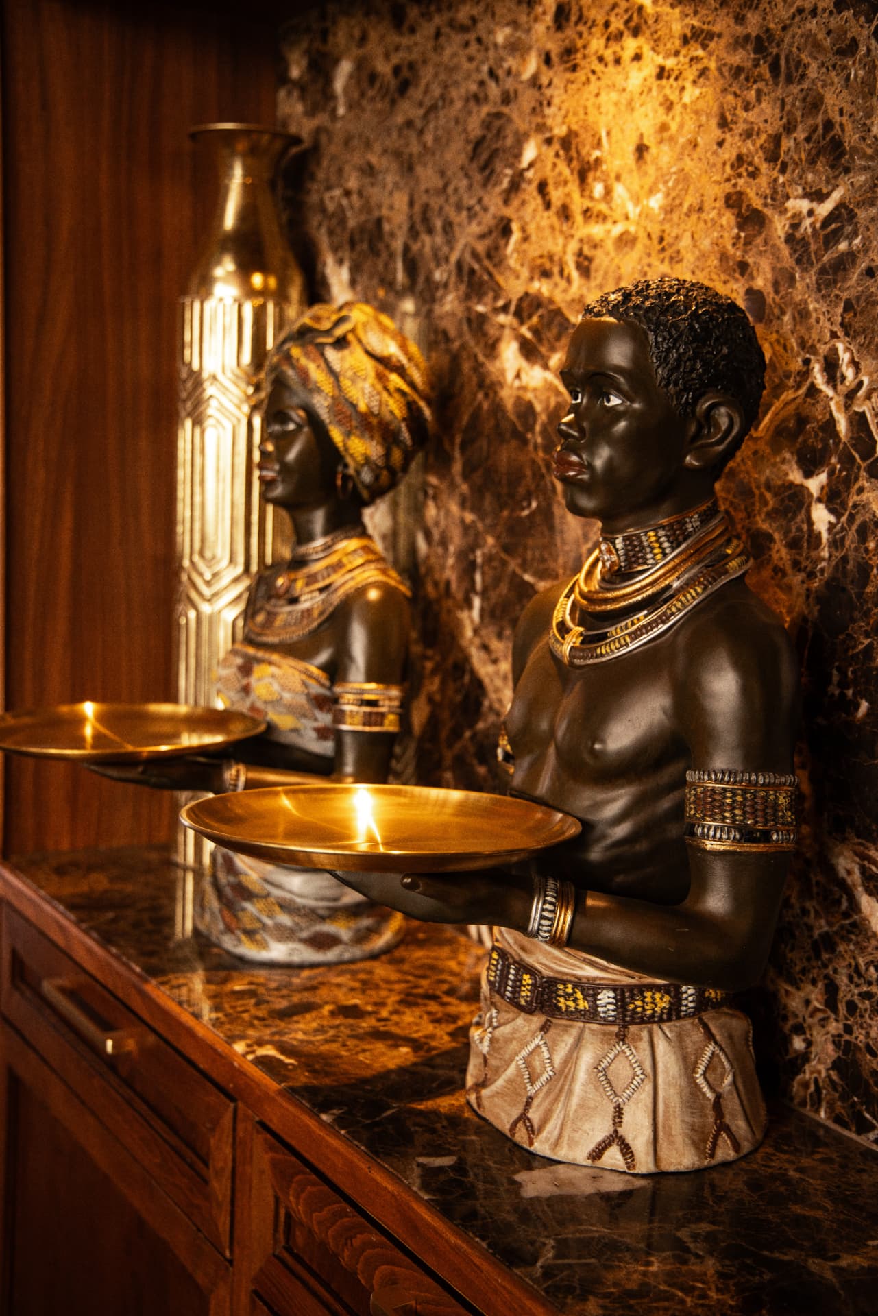 Sculptures décoratives à l'intérieur du Massa